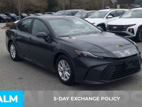 Used 2025 Toyota Camry LE image 3