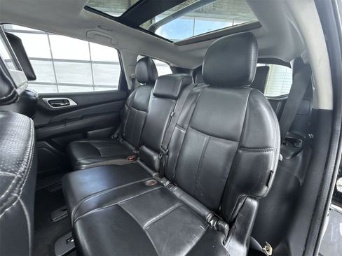 Used 2018 Nissan Pathfinder Platinum image 37
