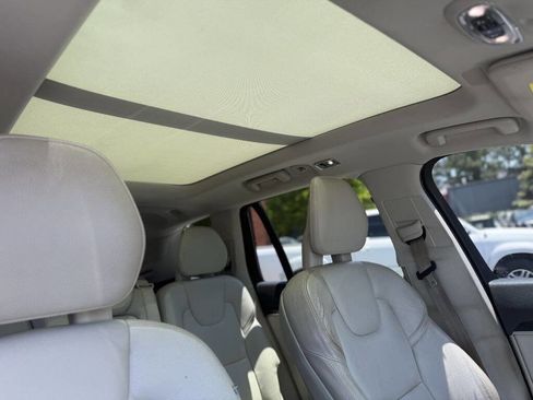 Used 2018 Volvo XC90 T5 Momentum w/ Convenience Package FWD image 14