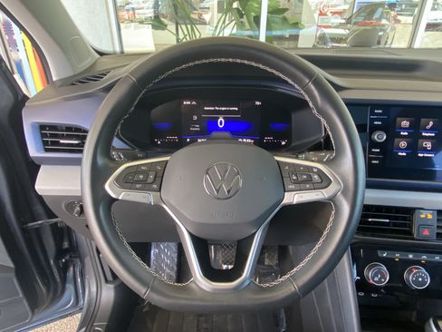 Certified 2023 Volkswagen Taos SE w/ Panoramic Sunroof Package AWD/4WD image 30