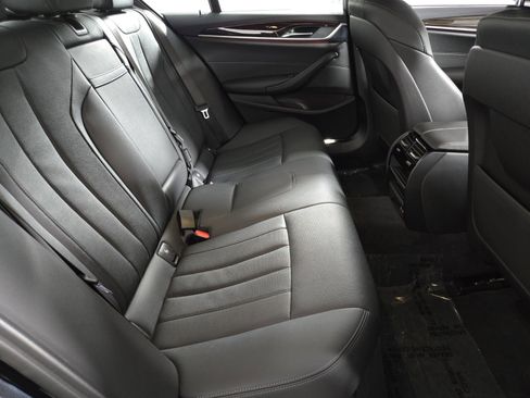 Used 2023 BMW 530i w/ Convenience Package image 18