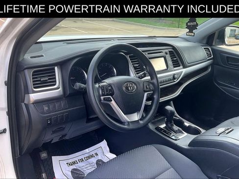 Used 2019 Toyota Highlander LE FWD image 12