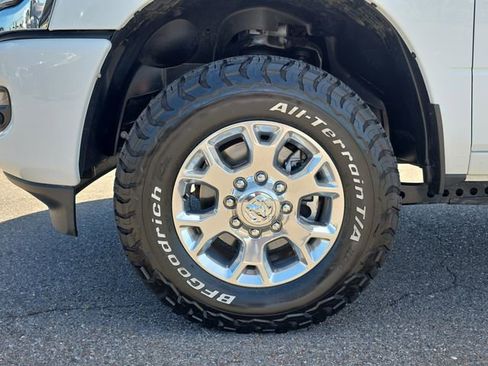 Used 2024 RAM 2500 Laramie AWD/4WD image 9