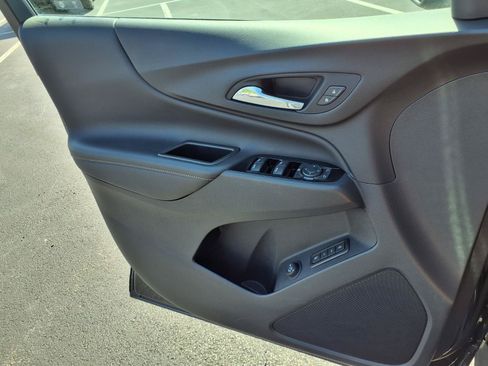Used 2022 Chevrolet Equinox Premier FWD image 18