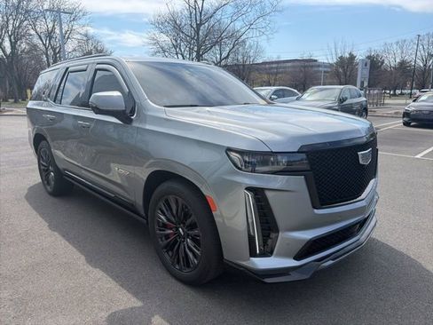 Used 2023 Cadillac Escalade V w/ LPO, ONYX Package AWD/4WD image 7