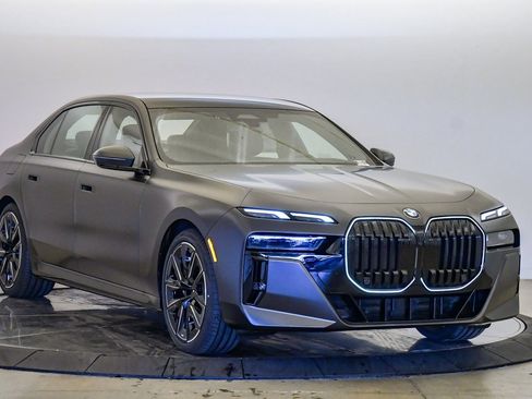 New 2026 BMW 740i w/ Premium Package image 6