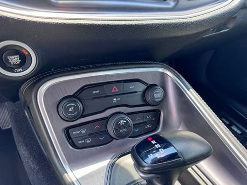 Used 2016 Dodge Challenger SXT RWD image 21
