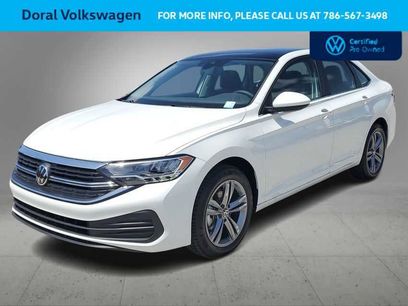 Used 2023 Volkswagen Jetta SE w/ Panoramic Sunroof Package