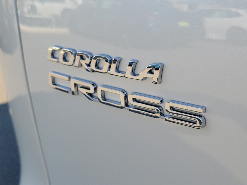 New 2026 Toyota Corolla Cross LE w/ Moonroof Package FWD image 6