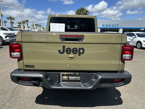 Used 2025 Jeep Gladiator Sport AWD/4WD image 15
