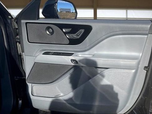 Used 2020 Lincoln Aviator Reserve w/ Elements Package Plus image 24