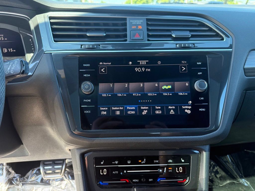 Used 2022 Volkswagen Tiguan SEL R-Line AWD/4WD image 12
