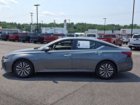 Used 2023 Nissan Altima 2.5 SV FWD image 8