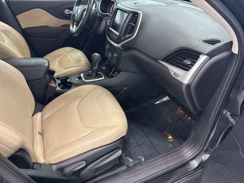 Used 2015 Jeep Cherokee Latitude w/ Cold Weather Group image 20