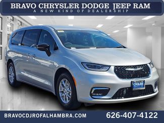 New 2026 Chrysler Pacifica Select video 1