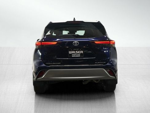 Used 2025 Toyota Highlander Platinum image 4