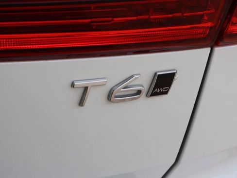 Used 2018 Volvo XC60 T6 Momentum w/ Convenience Package AWD/4WD image 10