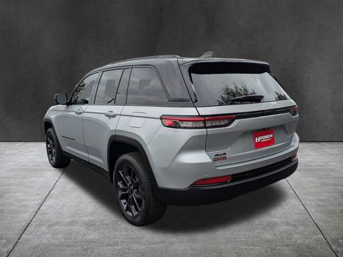 New 2025 Jeep Grand Cherokee Limited image 6