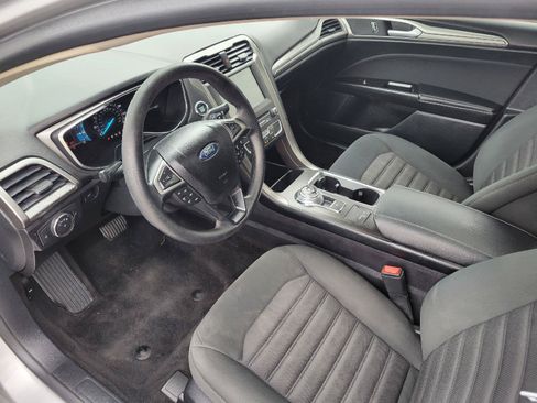 Used 2017 Ford Fusion SE w/ Fusion SE Technology Package FWD image 5
