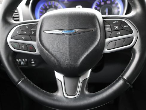 Used 2017 Chrysler 300 Limited w/ Value Package image 18