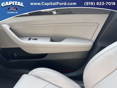 Used 2016 Hyundai Sonata Limited w/ Option Group 04 FWD image 29