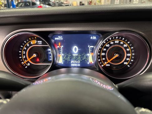 Used 2018 Jeep Wrangler Unlimited Sahara image 22