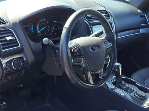 Used 2018 Ford Explorer Limited image 7