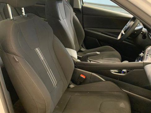 Used 2024 Hyundai Elantra SEL image 45