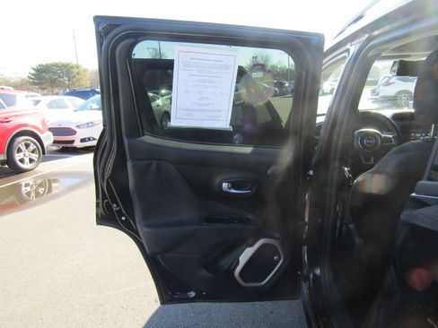 Used 2016 Jeep Renegade 75th Anniversary image 10