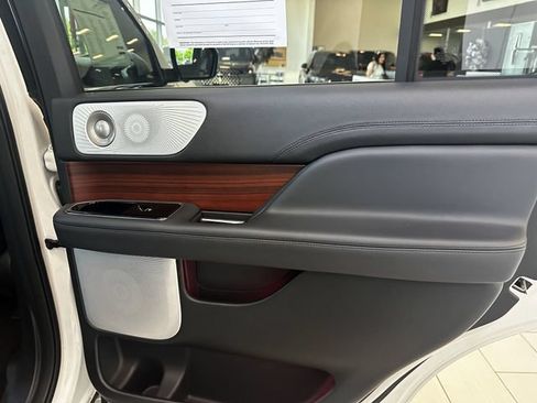Certified 2024 Lincoln Navigator Reserve AWD/4WD image 40