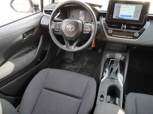 Certified 2025 Toyota Corolla LE FWD image 9