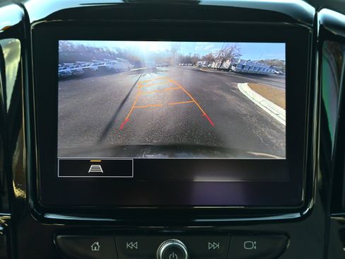 Used 2023 Chevrolet Traverse LT image 15