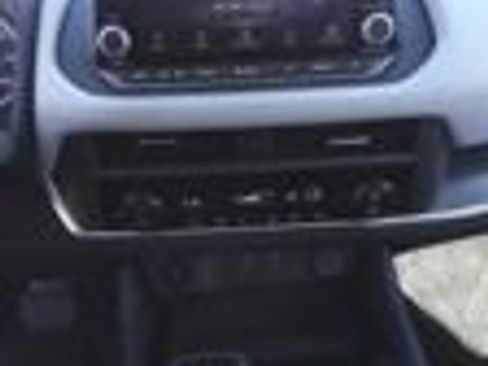 Used 2025 Nissan Rogue SV image 14