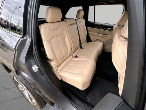 Used 2024 Jeep Grand Cherokee Limited w/ Luxury Tech Group II RWD image 26