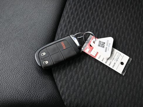 Used 2022 Jeep Compass Latitude image 30