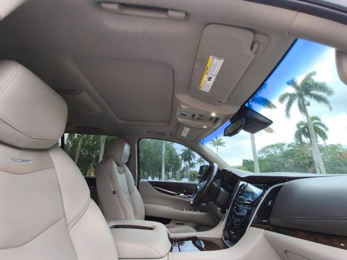 Used 2016 Cadillac Escalade Luxury RWD image 33