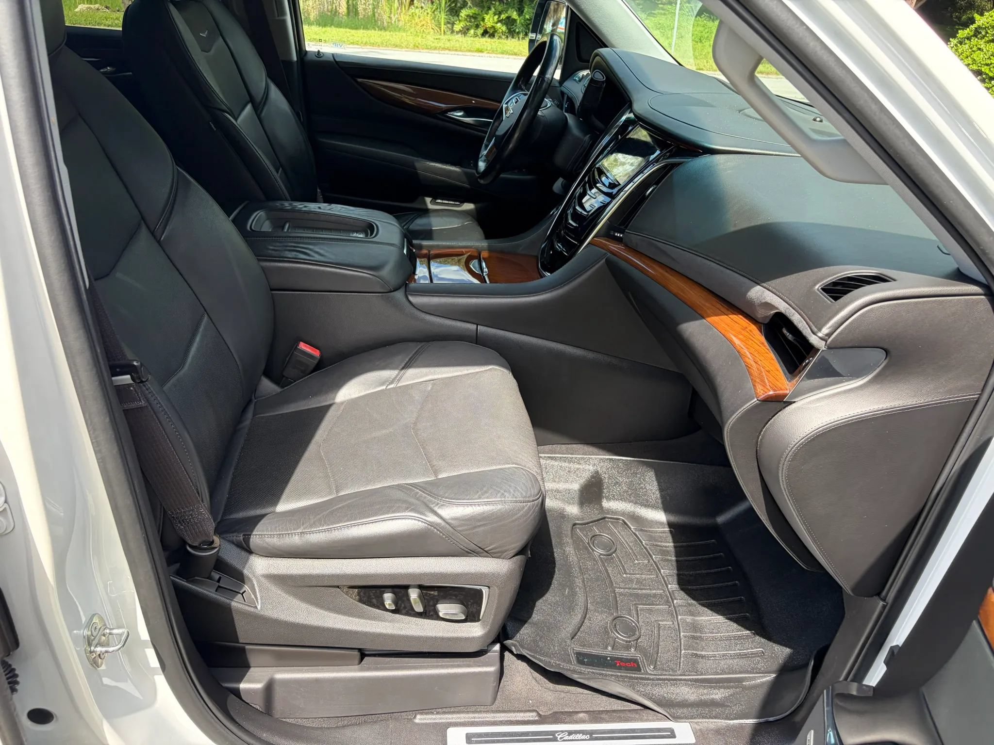 Used 2016 Cadillac Escalade Luxury RWD image 44