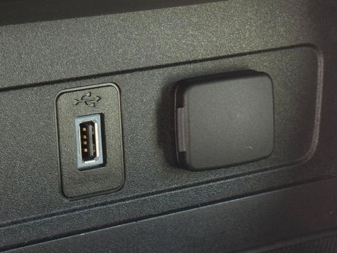 Used 2017 Ford Escape SE w/ Equipment Group 201A FWD image 17