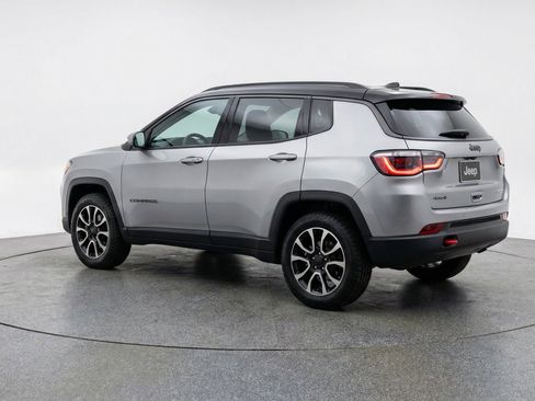 Used 2025 Jeep Compass Trailhawk AWD/4WD image 6