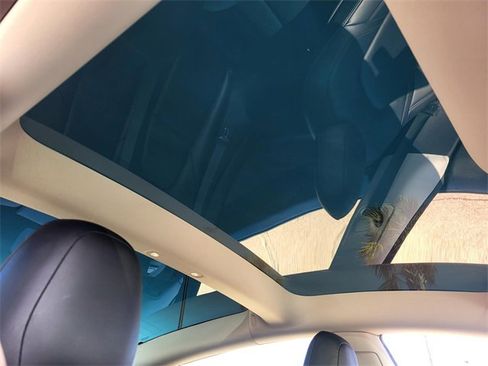 Used 2023 Tesla Model 3 Standard Range image 9