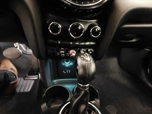 Used 2015 MINI Cooper 4-Door Hardtop image 24