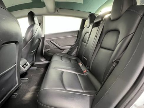 Used 2022 Tesla Model 3 Long Range image 11