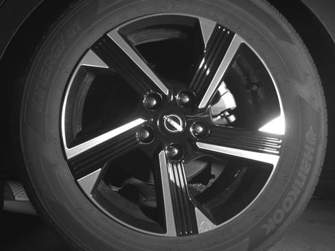 Used 2025 Nissan Sentra SV FWD image 14