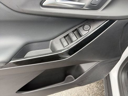 Used 2025 Chevrolet Equinox LT FWD image 18