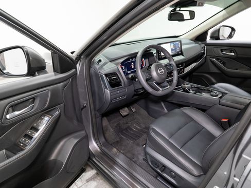 Used 2024 Nissan Rogue SL image 12