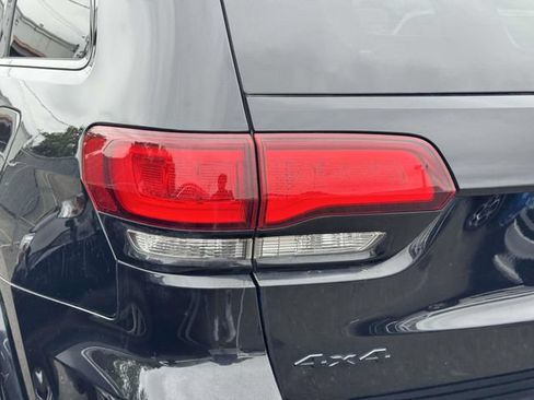 Used 2019 Jeep Grand Cherokee Altitude AWD/4WD image 12