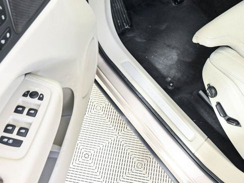Certified 2024 Volvo XC60 B5 Ultimate AWD/4WD image 10