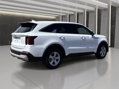 Used 2025 Kia Sorento LX FWD image 6