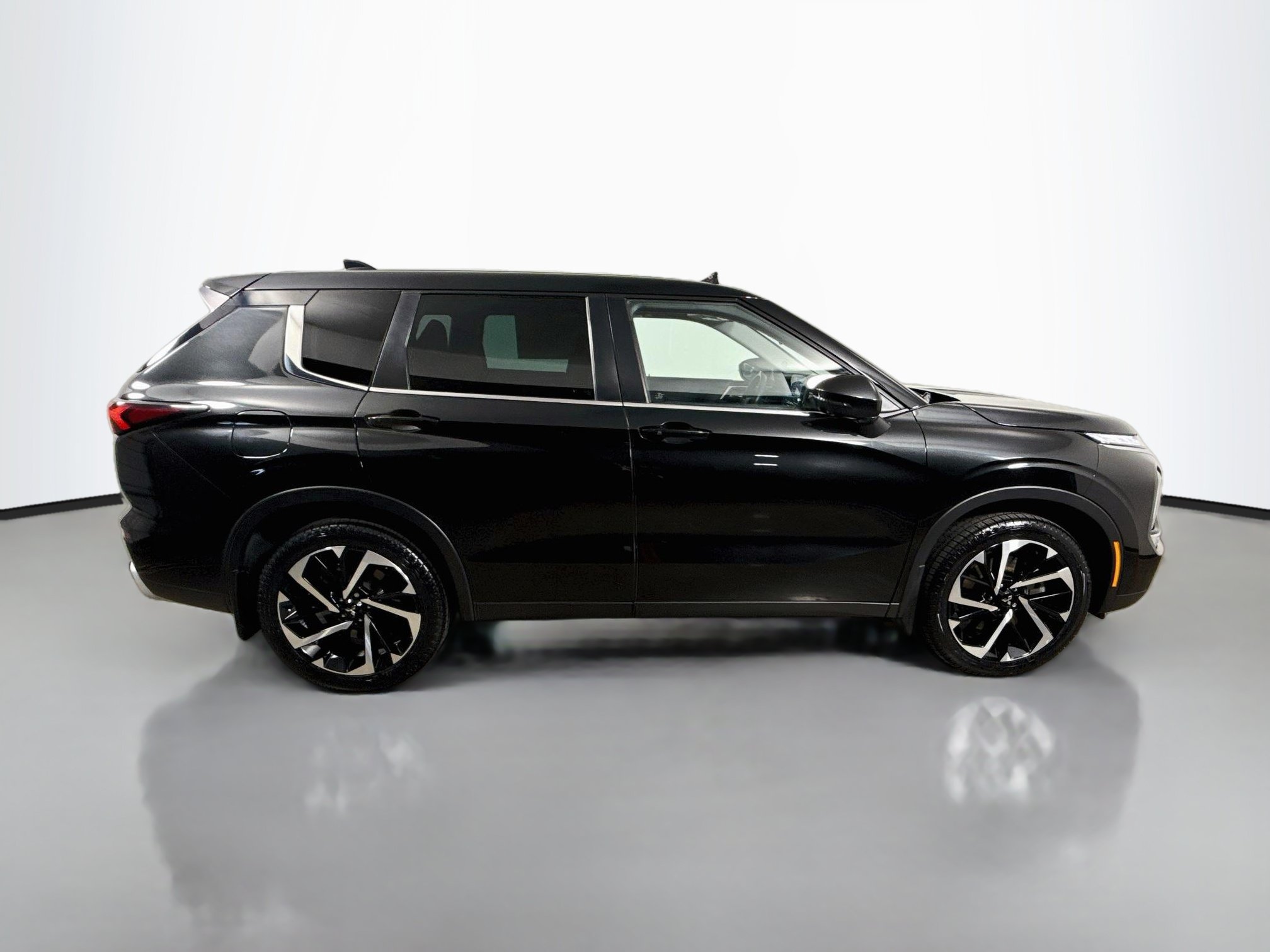 Used 2023 Mitsubishi Outlander SE AWD/4WD image 8