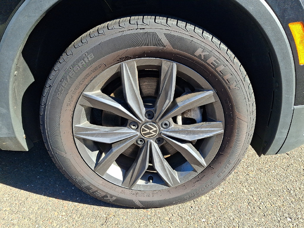 Used 2023 Volkswagen Tiguan SE AWD/4WD image 11